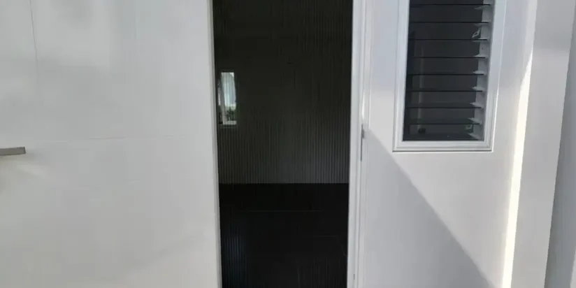 มุ้งลวดประตู