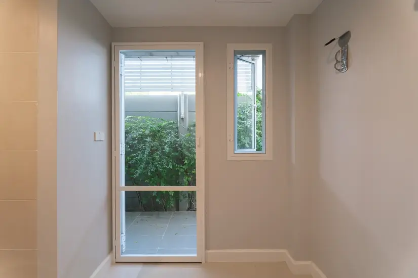 มุ้งลวดประตูบานเปิด