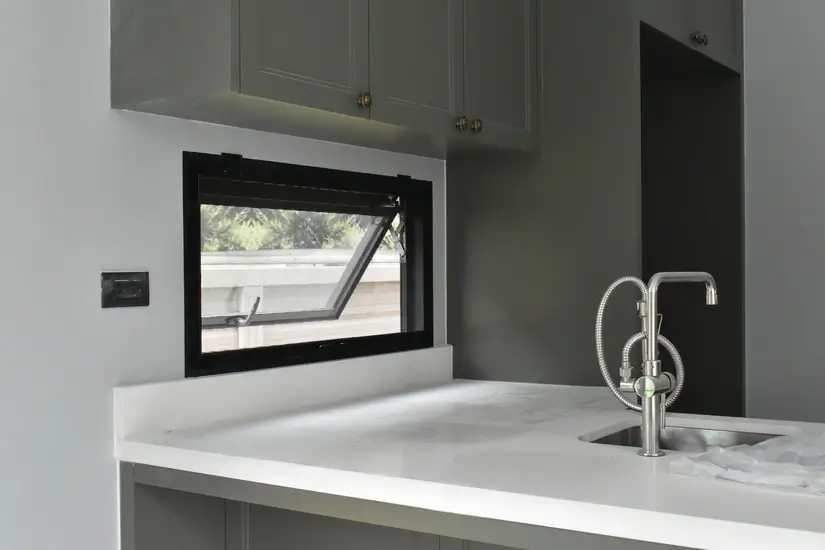 มุ้งบานเปิด หน้าต่าง